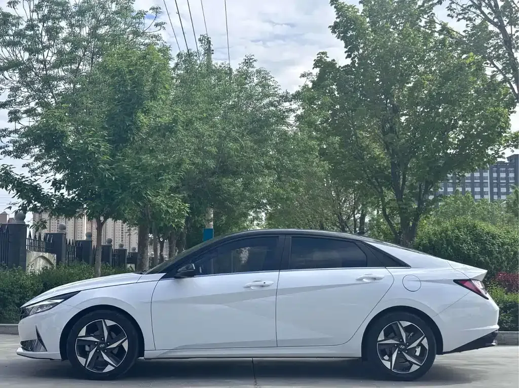 Hyundai Elantra — фото 10