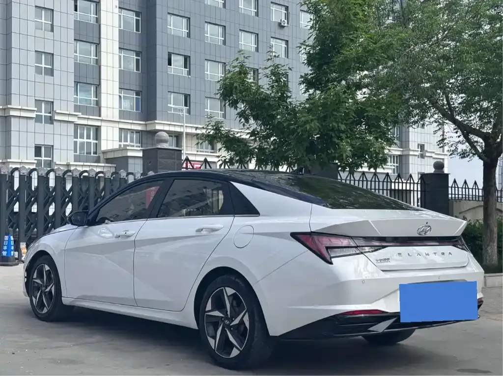 Hyundai Elantra — фото 7