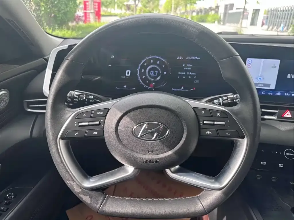 Hyundai Elantra — фото 2