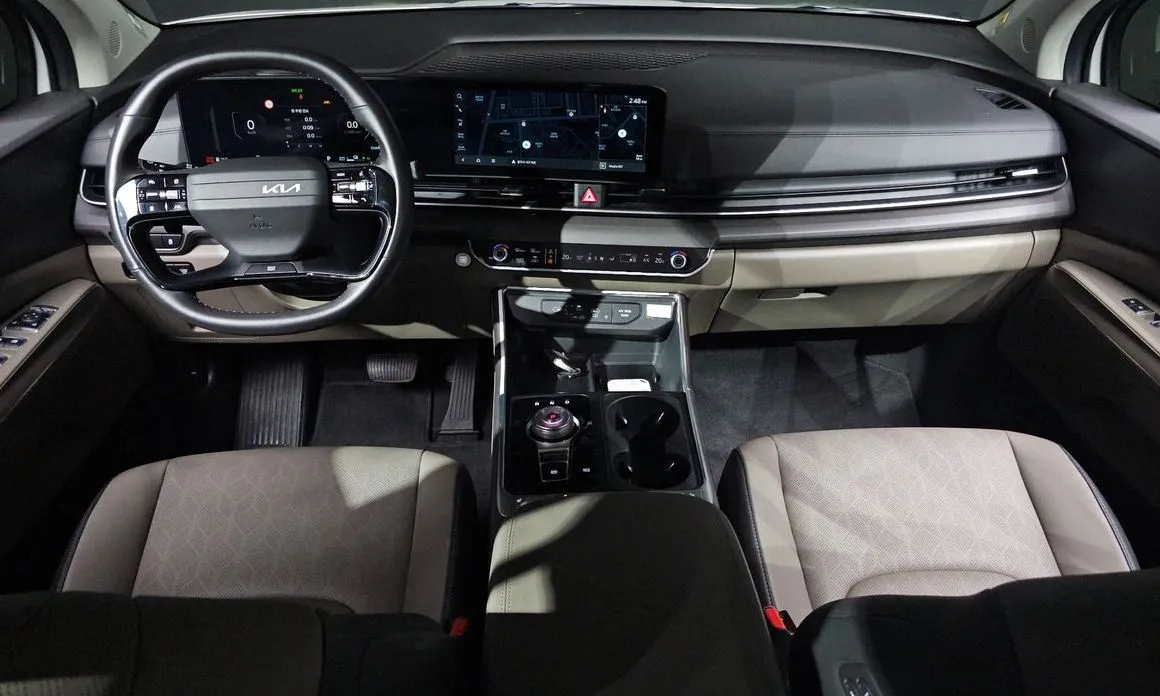 Kia Carnival — фото 10