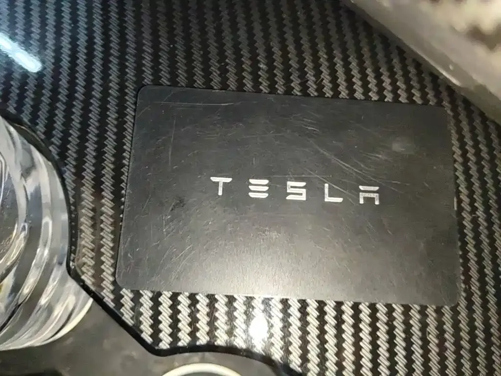 Tesla Model 3 — фото 10