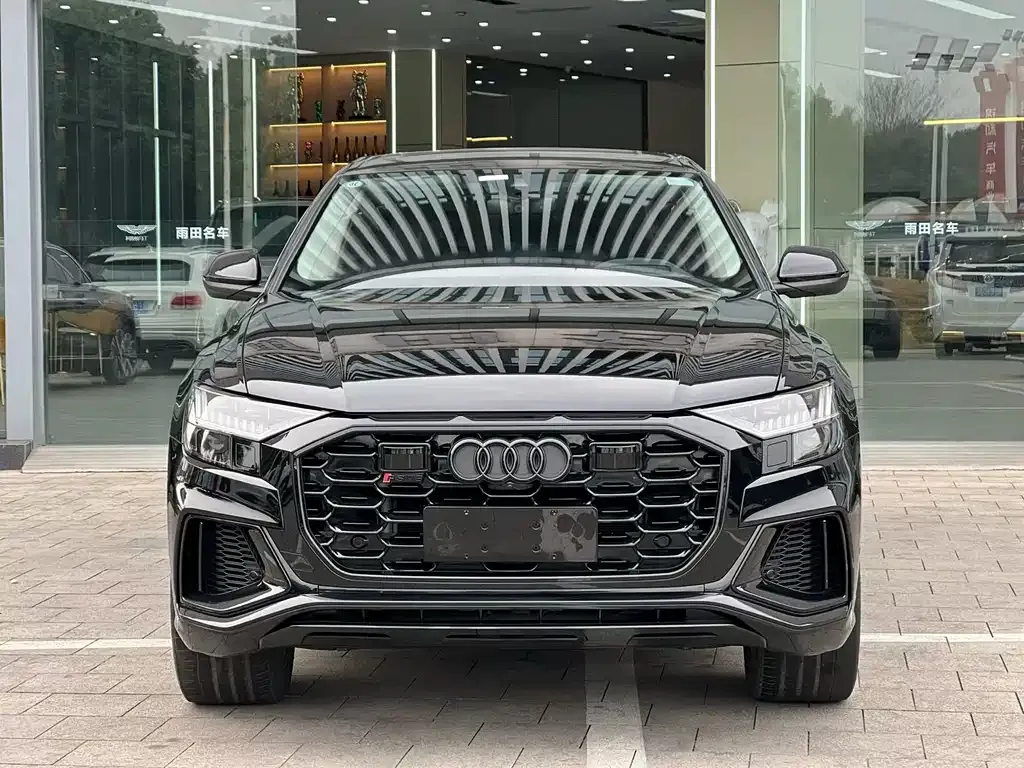 Audi Q8 — фото 1