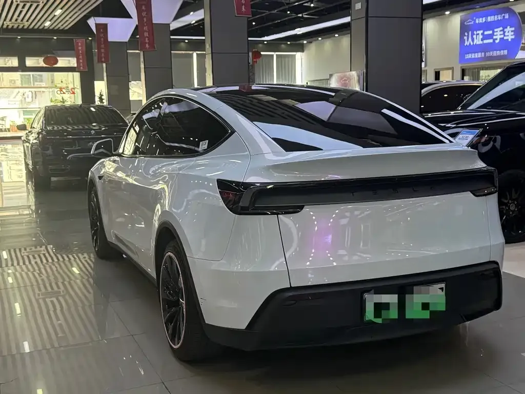 Tesla Model Y — фото 7