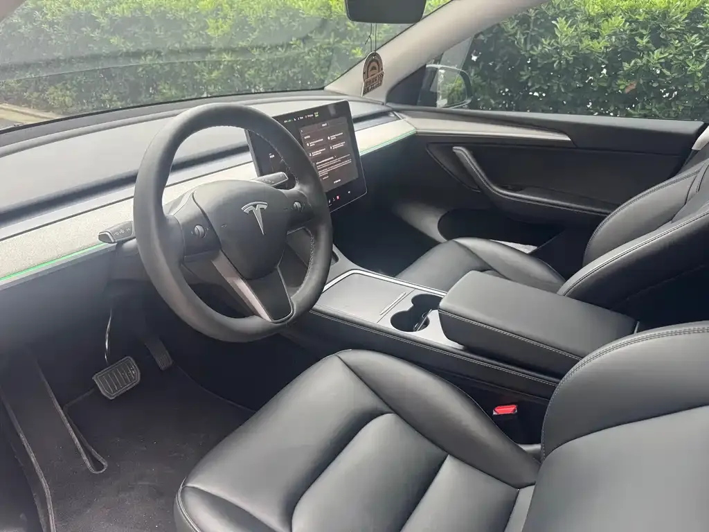 Tesla Model Y — фото 7