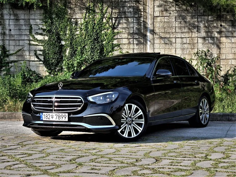 Mercedes-Benz E-Class — фото 1