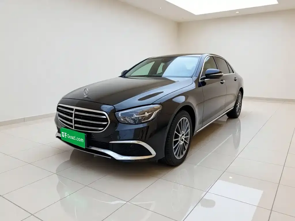 Mercedes-Benz E-Class — фото 1