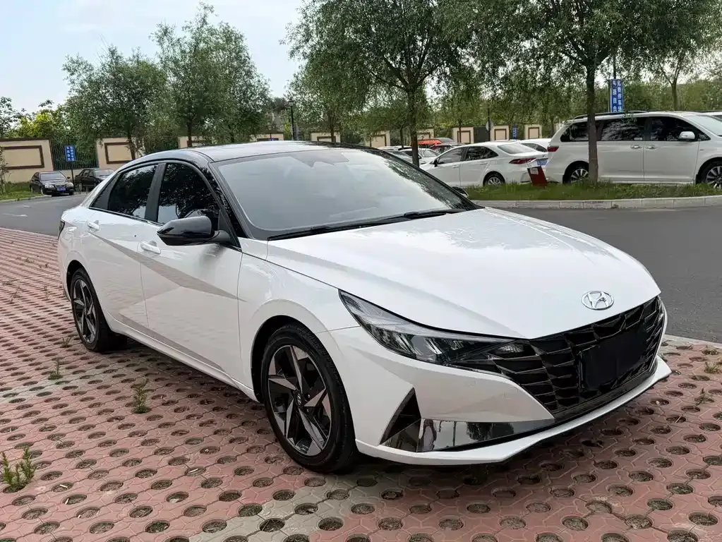 Hyundai Elantra — фото 8