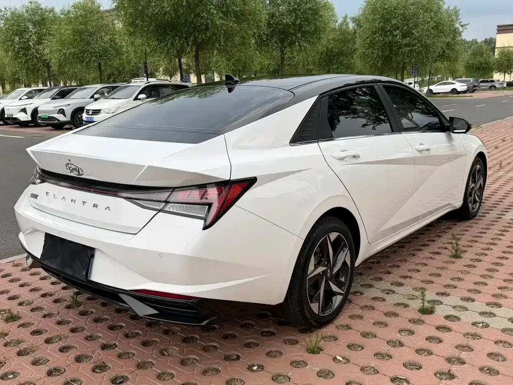 Hyundai Elantra — фото 4