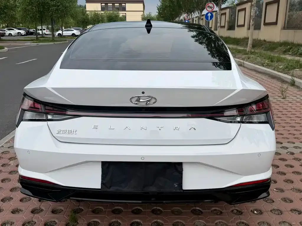 Hyundai Elantra — фото 10