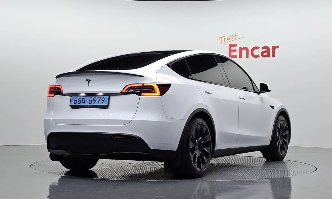 Tesla Model Y — фото 7