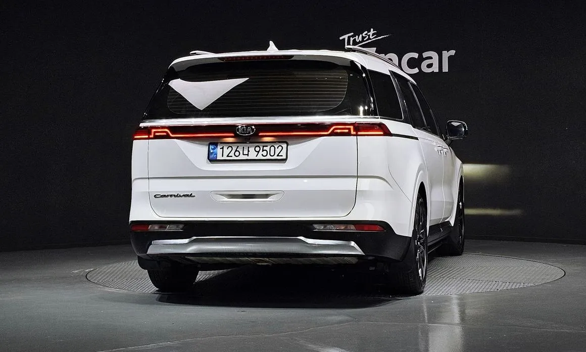 Kia Carnival — фото 10