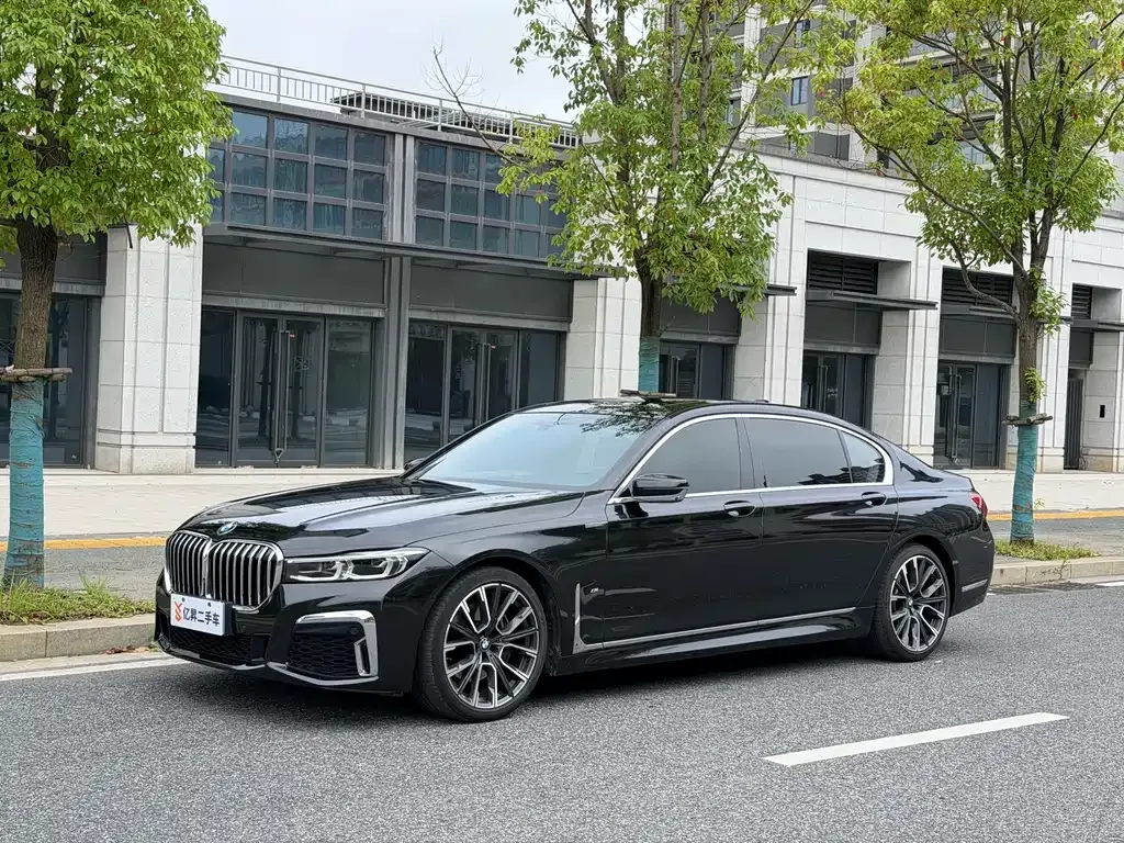 BMW 7 Series — фото 1