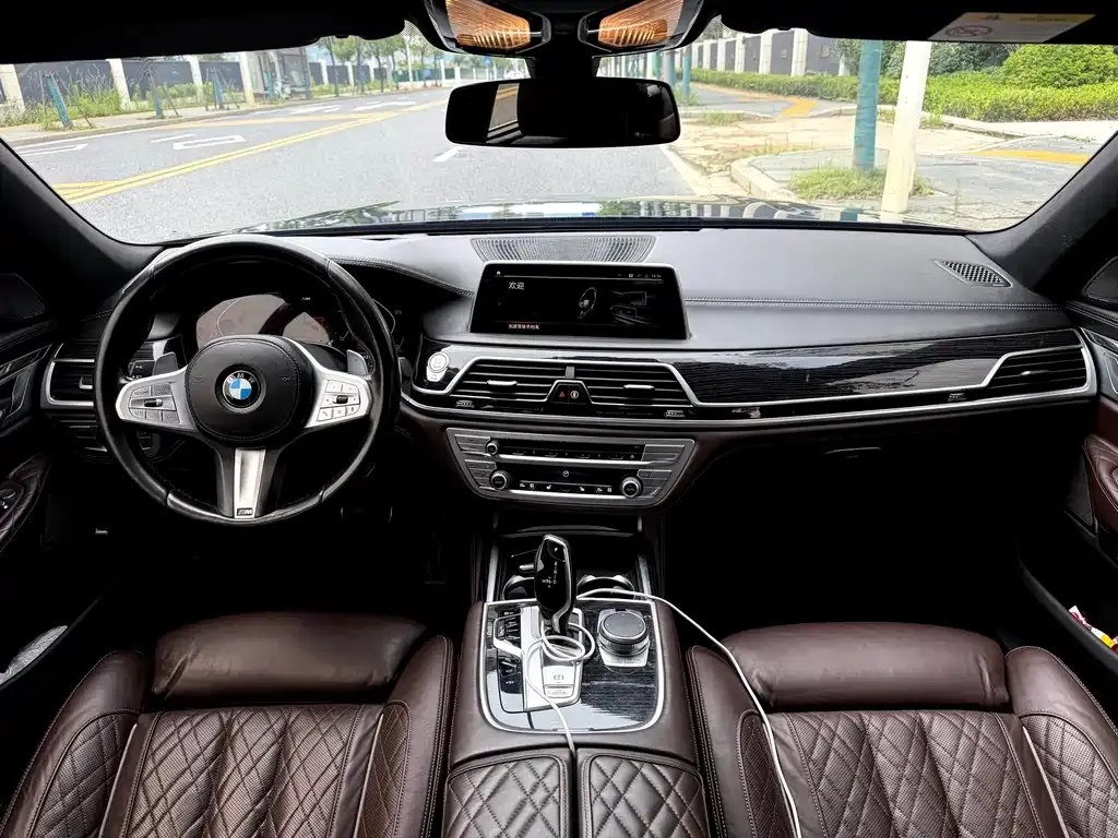 BMW 7 Series — фото 6