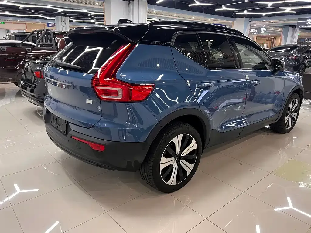 Volvo XC40 NEV — фото 7
