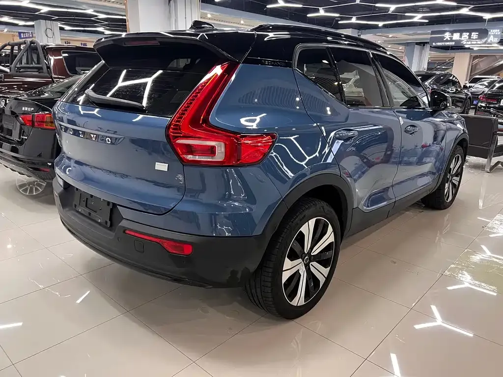 Volvo XC40 NEV — фото 6