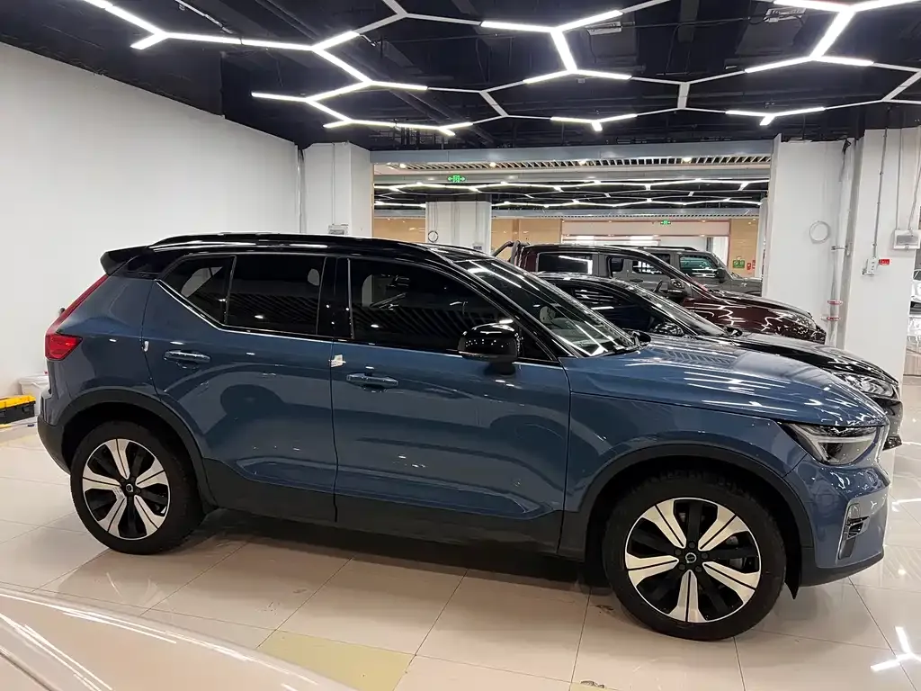 Volvo XC40 NEV — фото 9