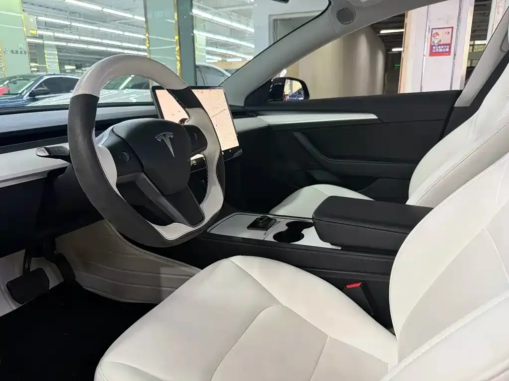 Tesla Model 3 — фото 9