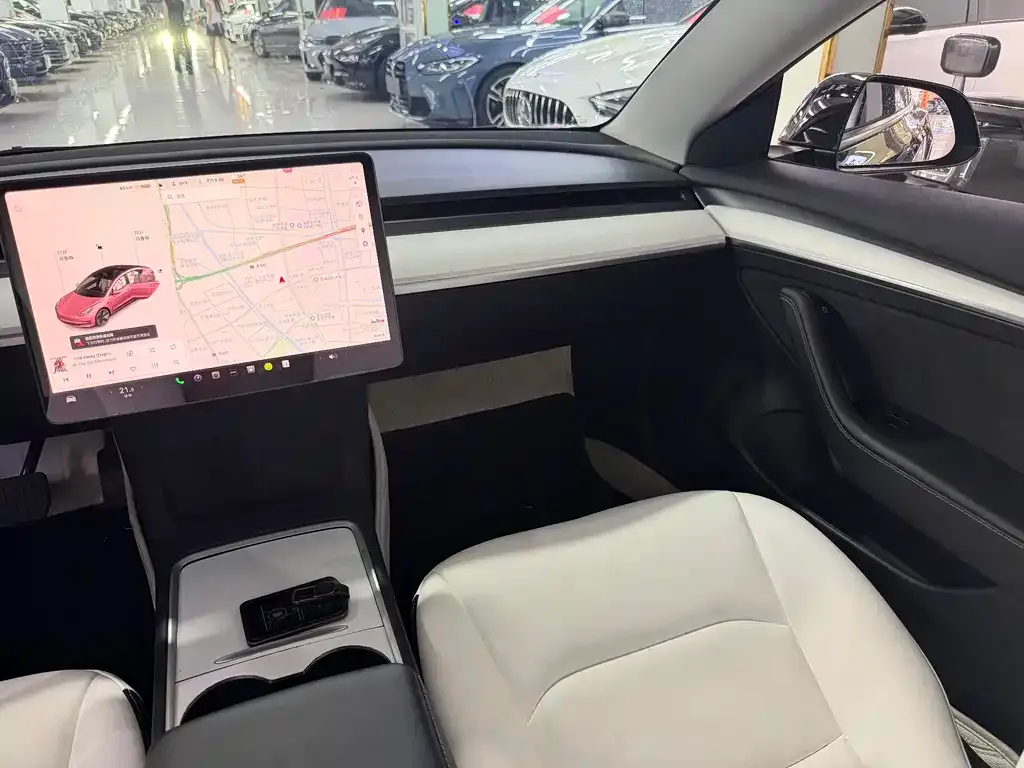 Tesla Model 3 — фото 10