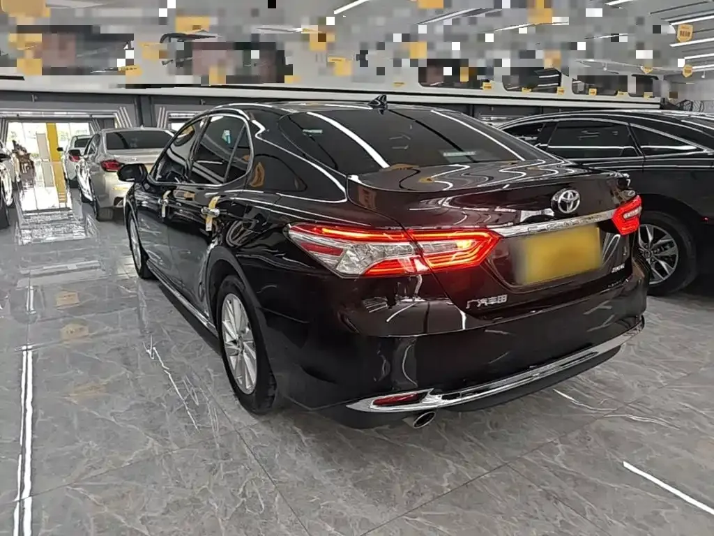 Toyota Camry — фото 4