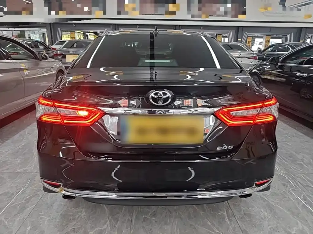 Toyota Camry — фото 10