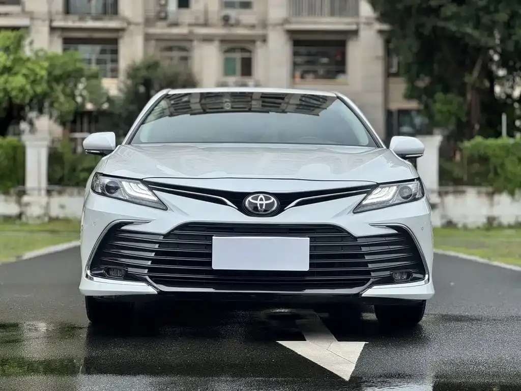 Toyota Camry — фото 3