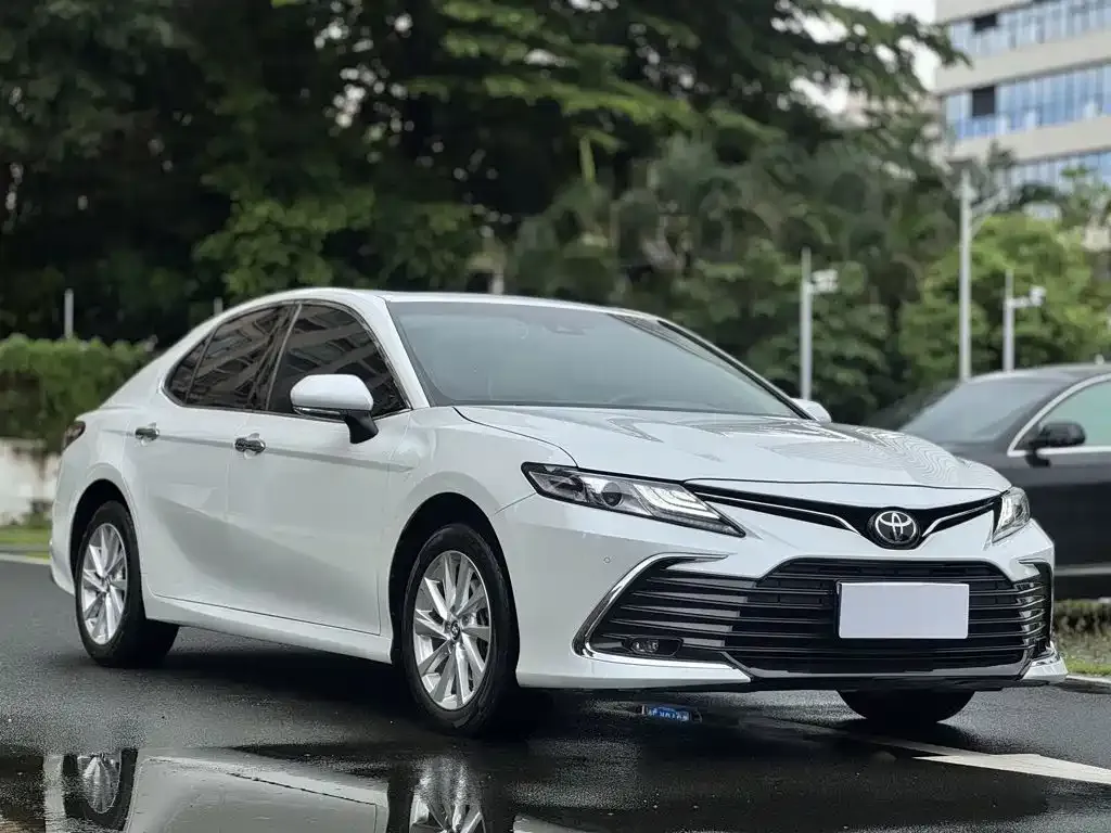 Toyota Camry — фото 2