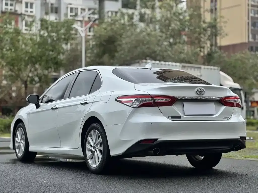 Toyota Camry — фото 7
