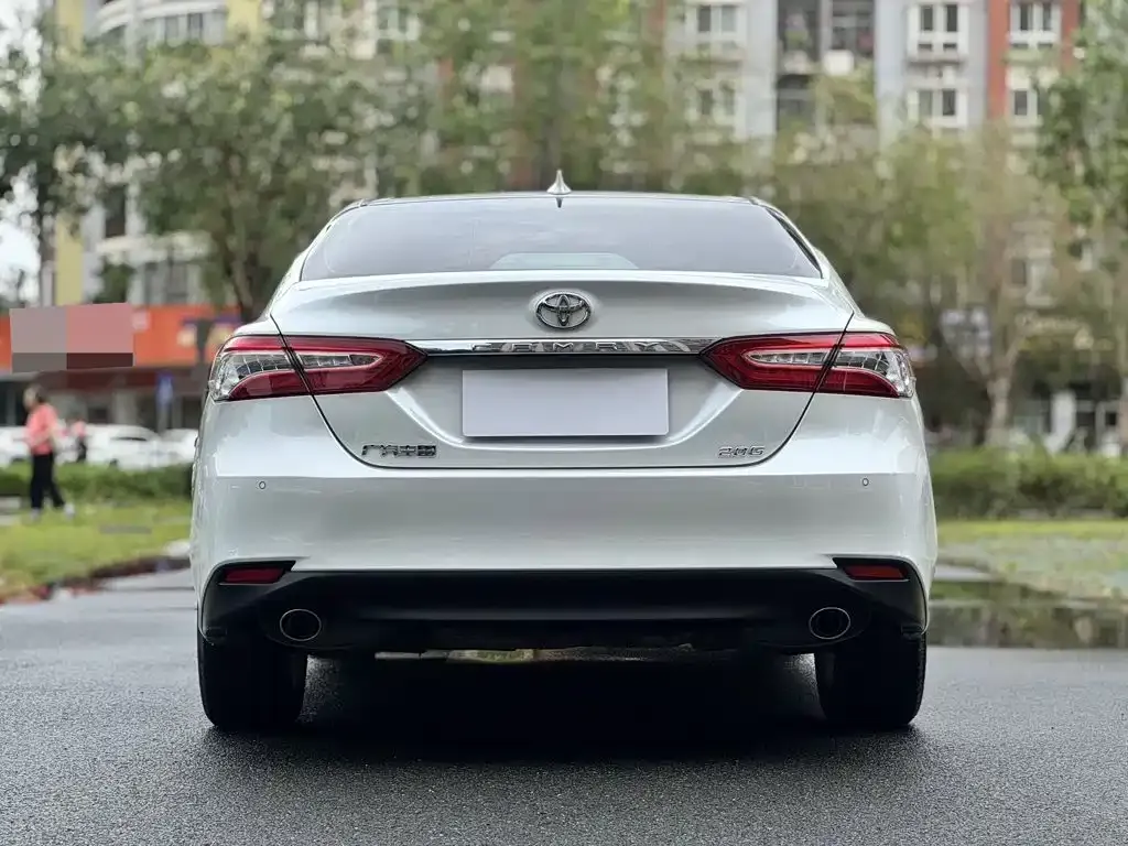 Toyota Camry — фото 8