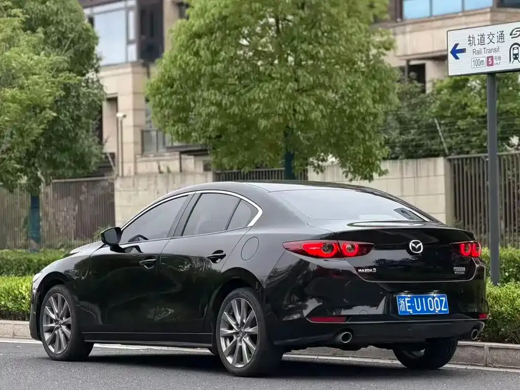 Mazda 3 Axela — фото 10