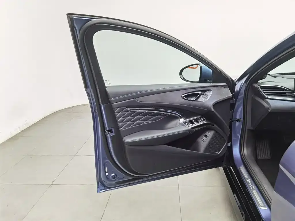 BYD Seal — фото 10