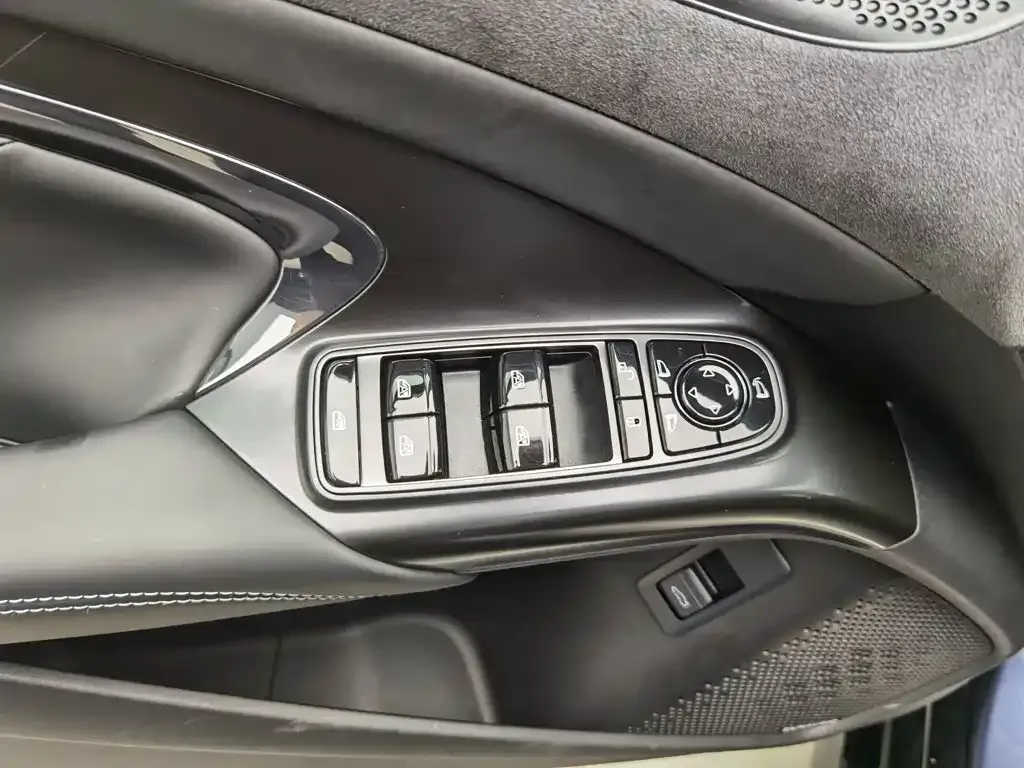 BYD Seal — фото 8