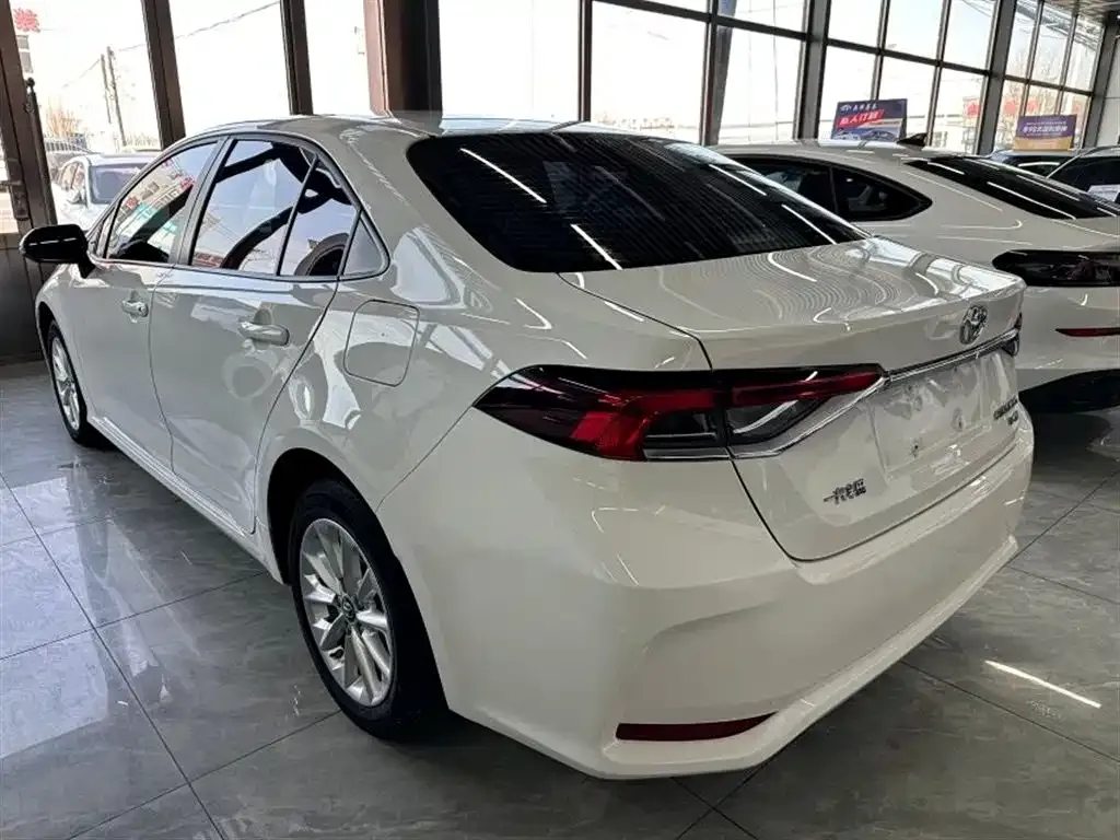 Toyota Corolla — фото 2