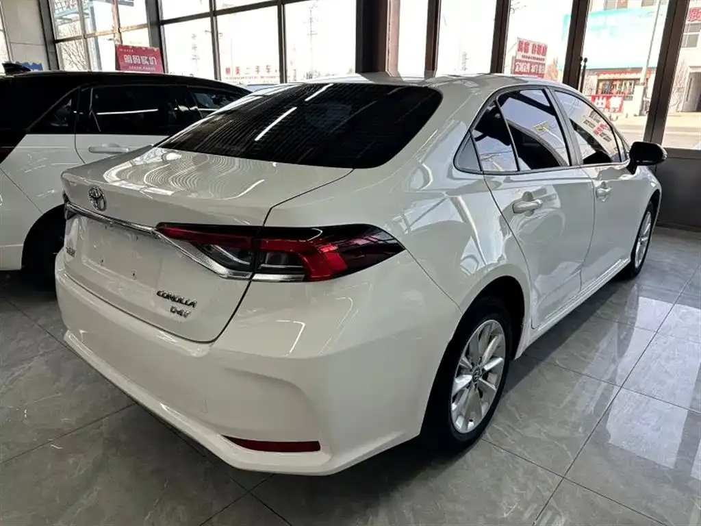 Toyota Corolla — фото 8