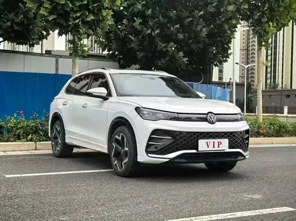 Volkswagen Tiguan L — фото 7