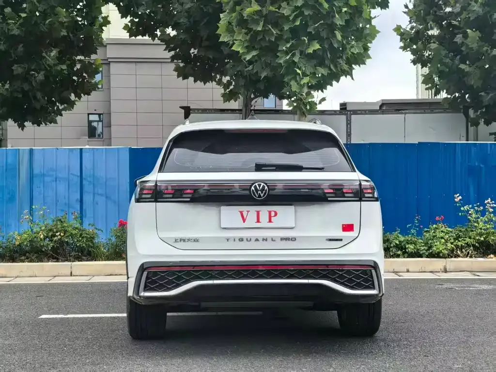 Volkswagen Tiguan L — фото 2