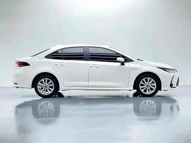 Toyota Corolla — фото 4