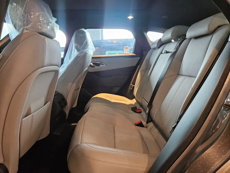 Land Rover Range Rover Velar 2026 из KR, фото 8