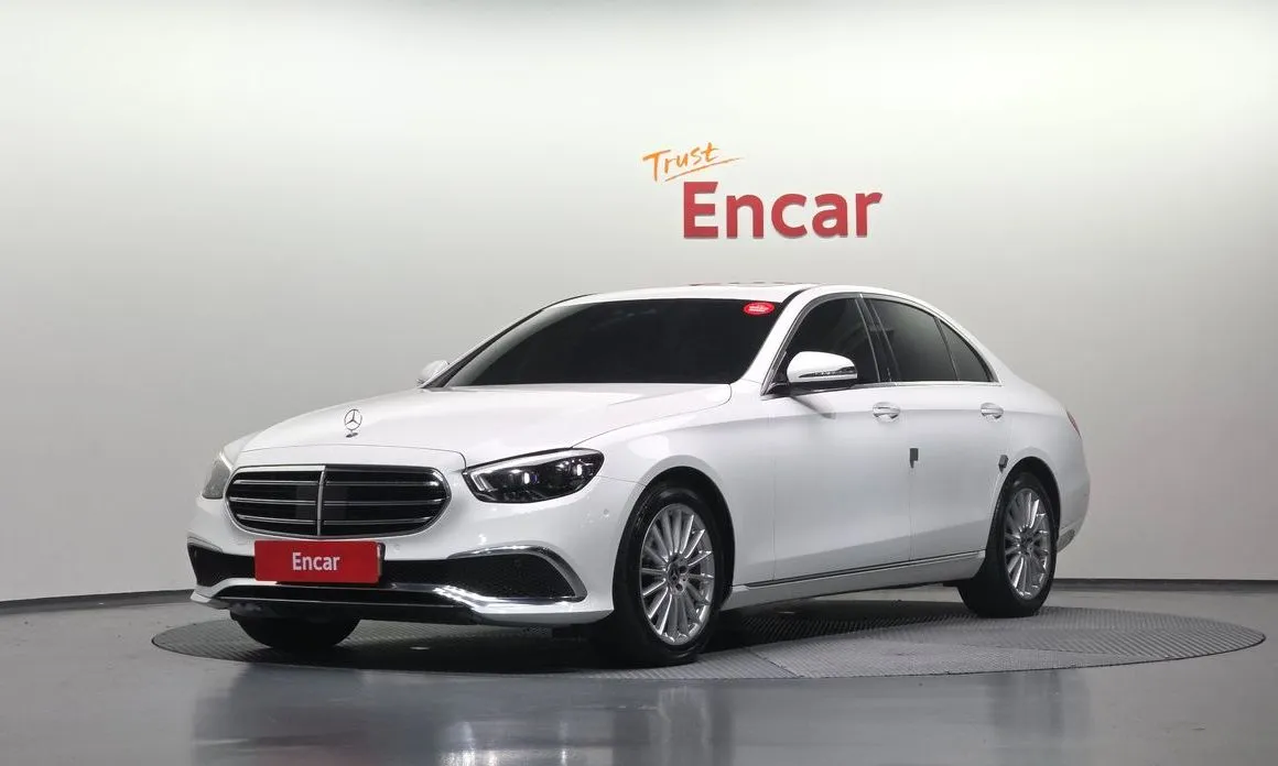 Mercedes-Benz E-Class — фото 1