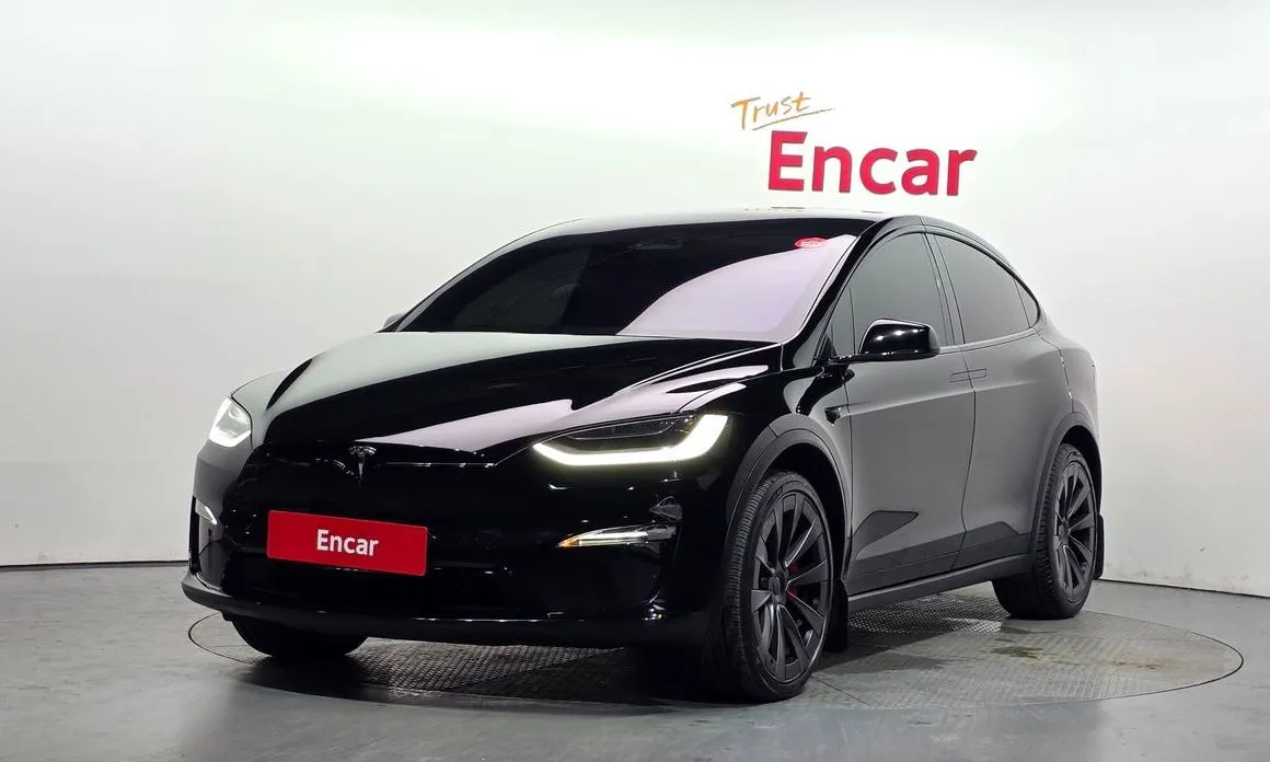 Tesla Model X — фото 1