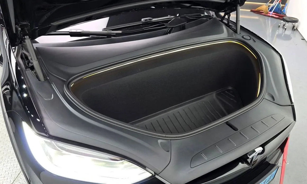 Tesla Model X — фото 3