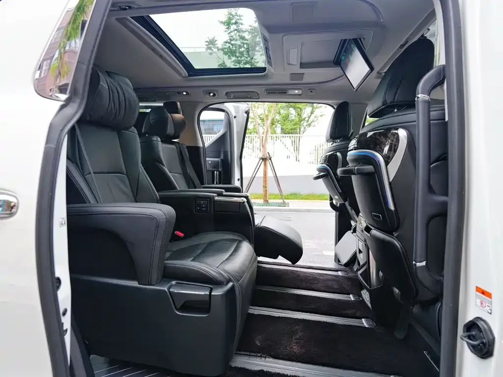 Toyota Vellfire 2022 из CN, фото 4
