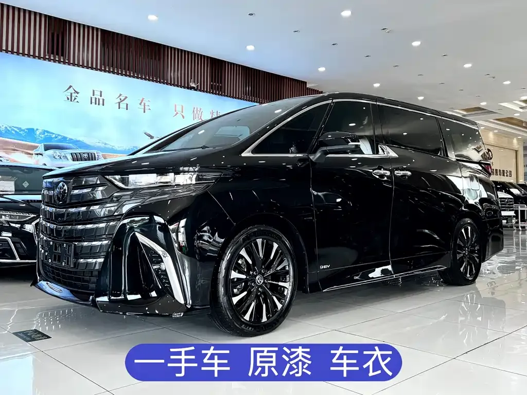 Toyota Alphard — фото 1