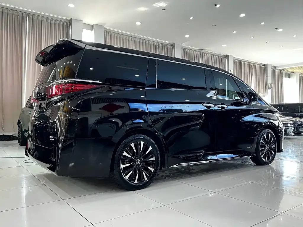 Toyota Alphard — фото 3