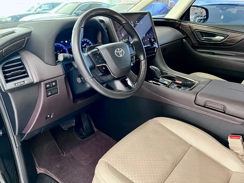 Toyota Alphard — фото 7
