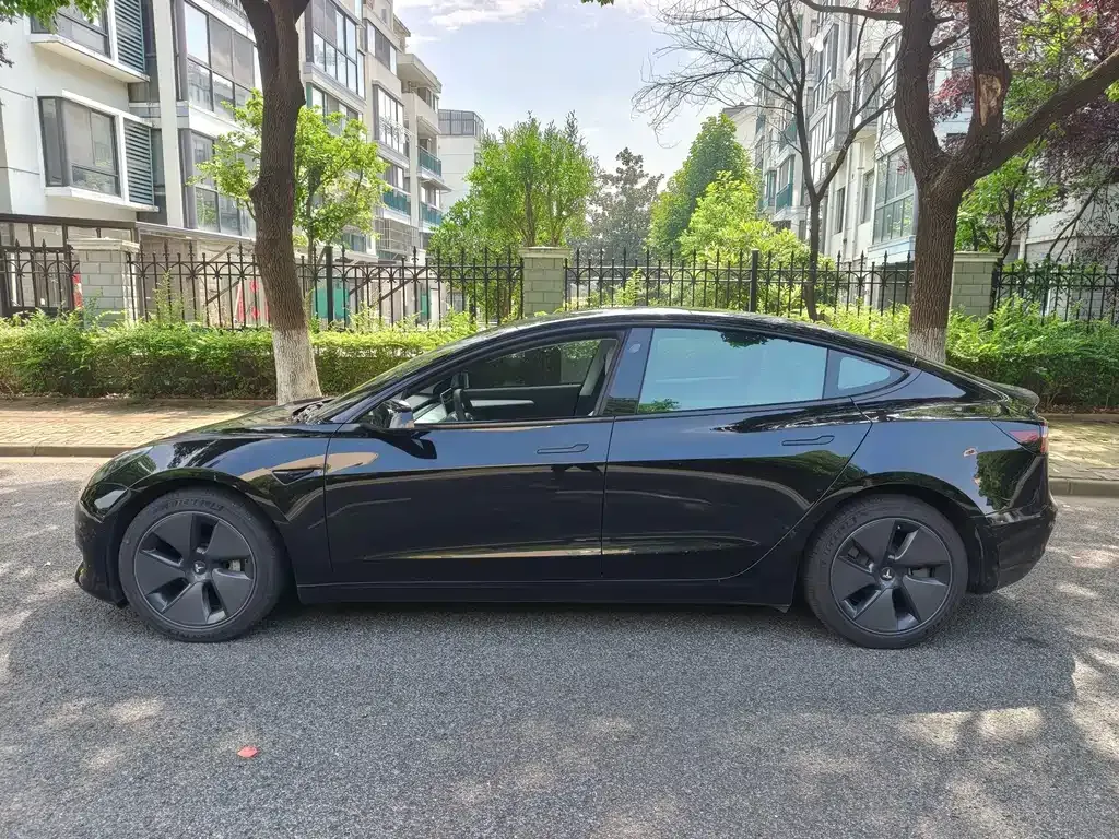 Tesla Model 3 — фото 10