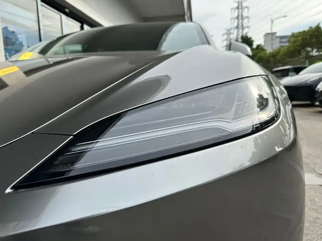 Tesla Model 3 — фото 9