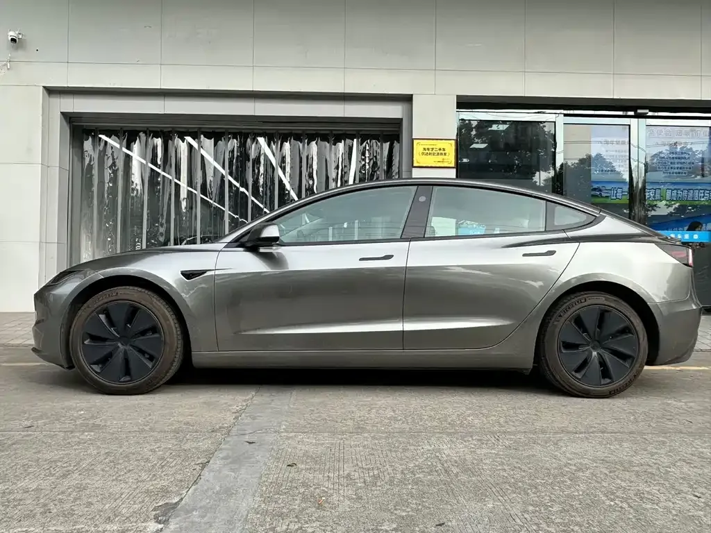 Tesla Model 3 — фото 2