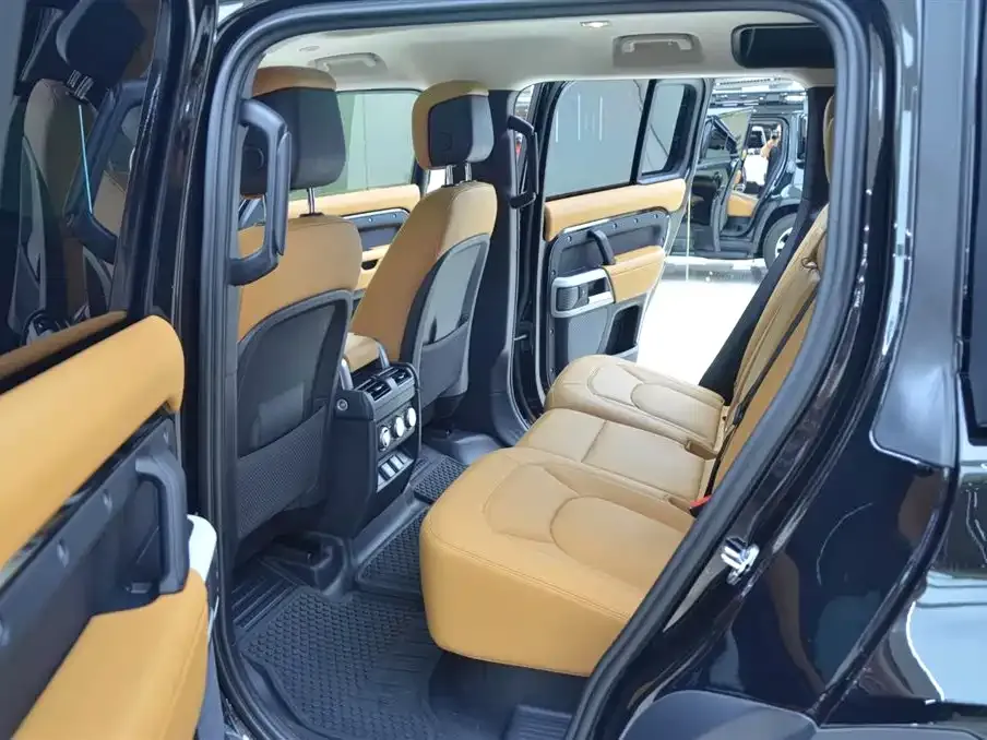 Land Rover Defender — фото 6