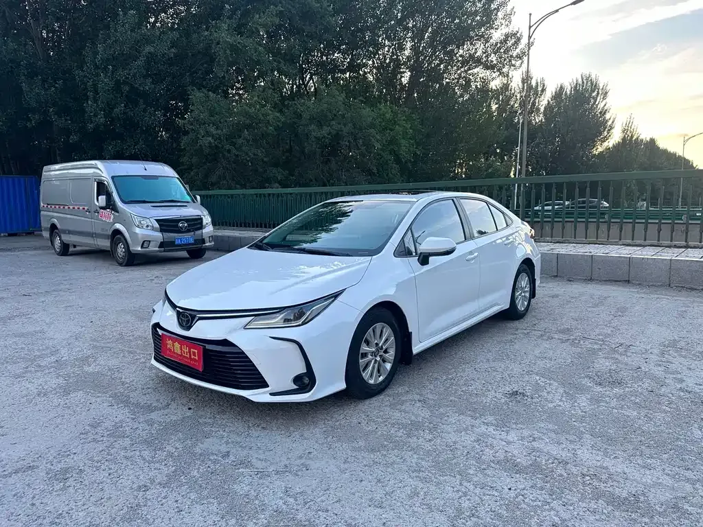 Toyota Corolla — фото 1