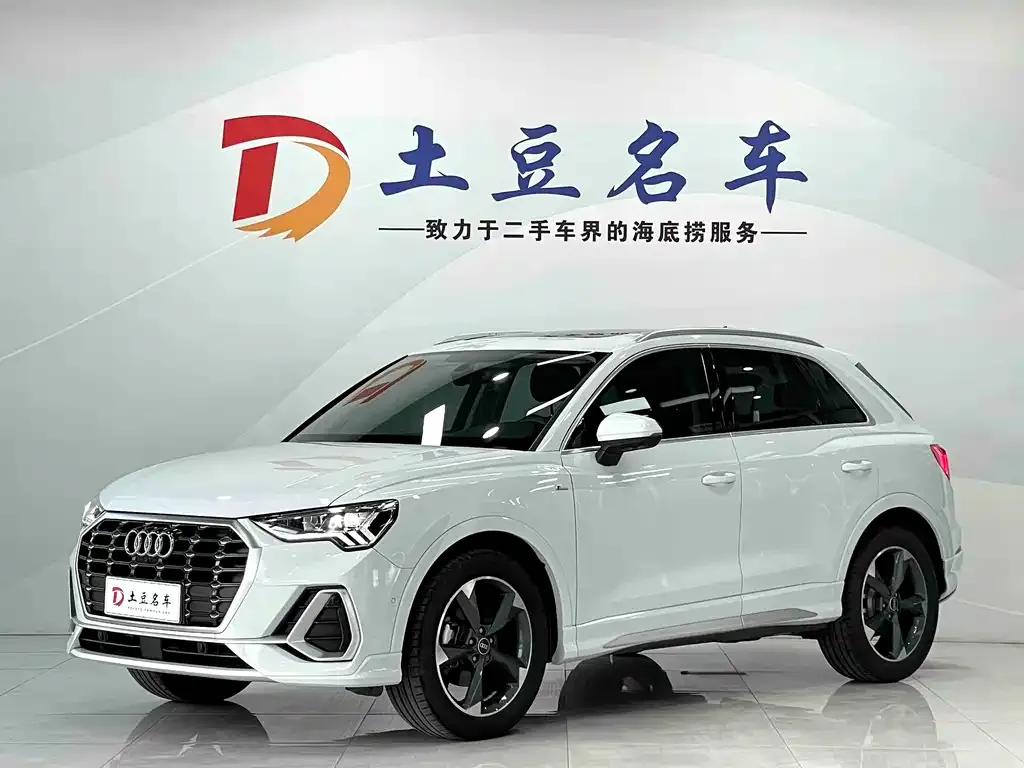 Audi Q3 — фото 1
